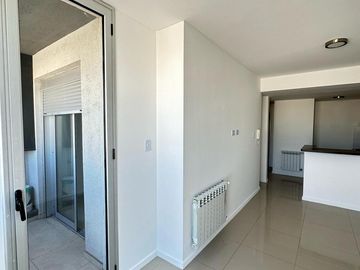 Departamento en venta de 1 dorm con balcón al frente