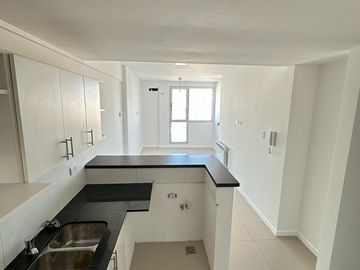 Departamento en venta de 1 dorm con balcón al frente