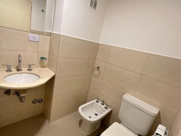Departamento en venta de 1 dorm con balcón al frente