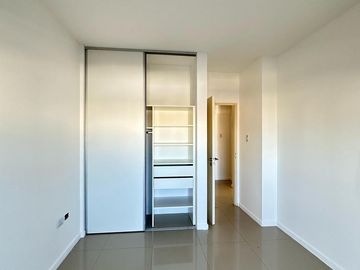 Departamento en venta de 1 dorm con balcón al frente