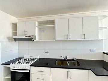 Departamento en venta de 1 dorm con balcón al frente
