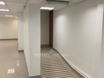 Gran Local de dos pisos en Av. Irarrázaval