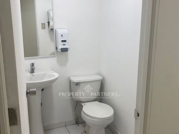 Gran Local de dos pisos en Av. Irarrázaval