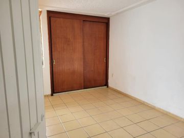 Casa en Calle Monte Olimpo, cerca del Estadio Jalisco