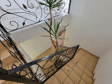 Casa en Calle Monte Olimpo, cerca del Estadio Jalisco