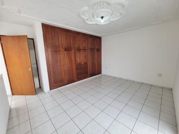 Casa en Calle Monte Olimpo, cerca del Estadio Jalisco