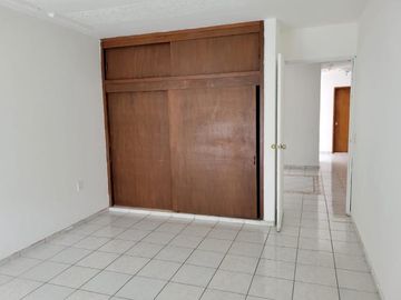 Casa en Calle Monte Olimpo, cerca del Estadio Jalisco
