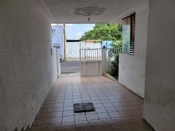 Casa en Calle Monte Olimpo, cerca del Estadio Jalisco