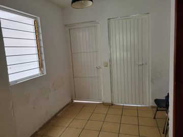 Casa en Calle Monte Olimpo, cerca del Estadio Jalisco