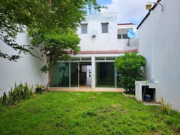 Casa en Calle Monte Olimpo, cerca del Estadio Jalisco