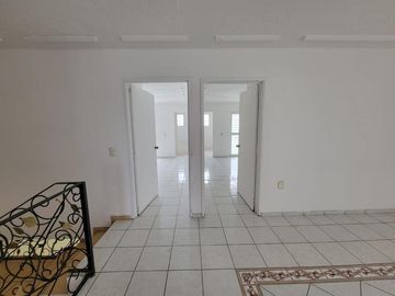 Casa en Calle Monte Olimpo, cerca del Estadio Jalisco