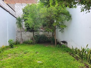 Casa en Calle Monte Olimpo, cerca del Estadio Jalisco