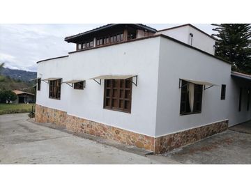 COD: 2327 - Casa campestre en venta – Variante Aeropuerto, Rionegro