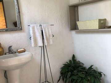 Amplia casa de 1 piso en Villas del Mesón. Ideal para quienes buscan comodidad y