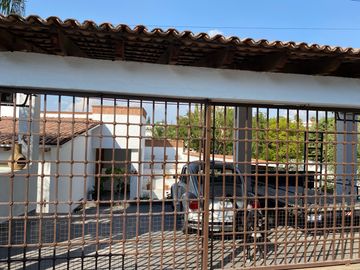Amplia casa de 1 piso en Villas del Mesón. Ideal para quienes buscan comodidad y