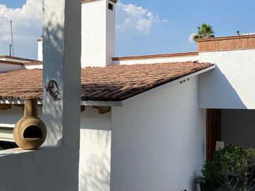 Amplia casa de 1 piso en Villas del Mesón. Ideal para quienes buscan comodidad y