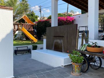 Amplia casa de 1 piso en Villas del Mesón. Ideal para quienes buscan comodidad y