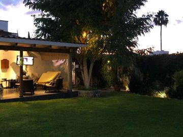 Amplia casa de 1 piso en Villas del Mesón. Ideal para quienes buscan comodidad y