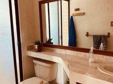 Casa en venta en Villas del Mesón con rec. en PB
