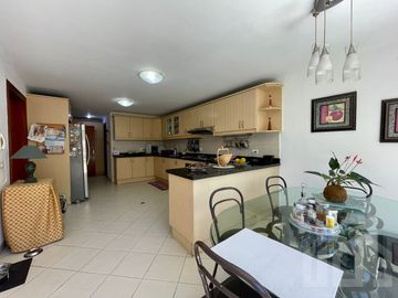 CASA DE VENTA EN CUMBAYA