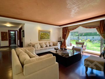 CASA DE VENTA EN CUMBAYA