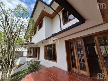 CASA DE VENTA   EN CUMBAYA SECTOR UNIVERSIDAD SAN FRANCISCO
