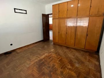 Casa para 2 Familias en venta en Lanus Oeste