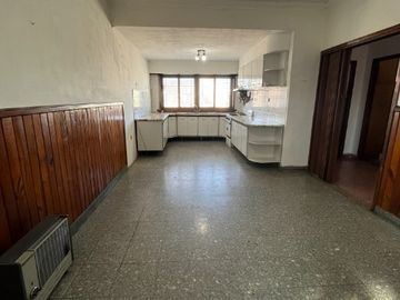 Casa para 2 Familias en venta en Lanus Oeste