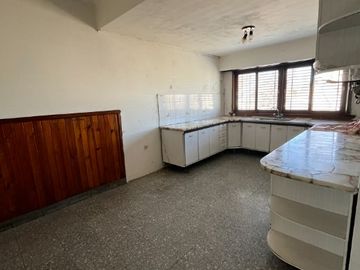 Casa para 2 Familias en venta en Lanus Oeste