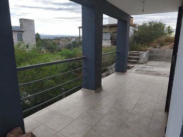Casa  3 ambientes gran terreno en Estancia Vieja
