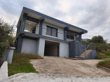 Casa  3 ambientes gran terreno en Estancia Vieja