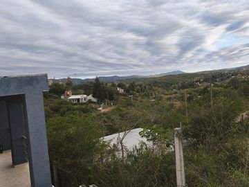 Casa  3 ambientes gran terreno en Estancia Vieja