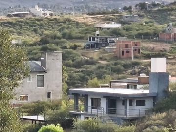 Casa  3 ambientes gran terreno en Estancia Vieja