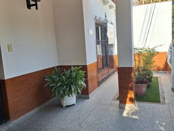 VENTA IMPECABLE CASA CORRIENTES-CAPITAL