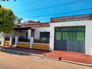 VENTA IMPECABLE CASA CORRIENTES-CAPITAL