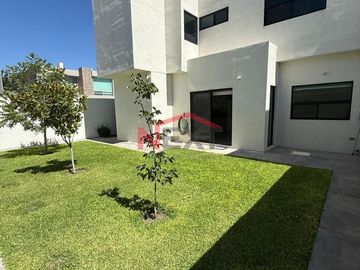 Casa  en venta en Residencial Villas la Joya al norte de Saltillo