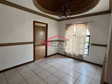 VENTA DE CASA EN FRACCIONAMIENTO BUGAMBILIAS