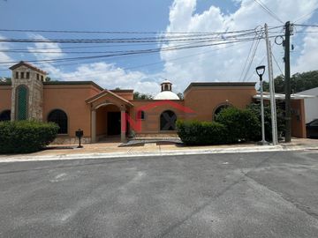 VENTA DE CASA EN FRACCIONAMIENTO BUGAMBILIAS
