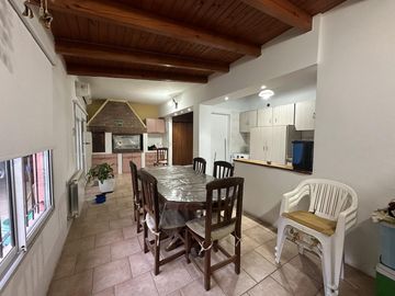 Casa en venta zona Santa Genoveva 4 dormitorios