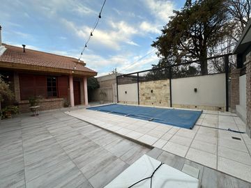 Casa en venta zona Santa Genoveva 4 dormitorios