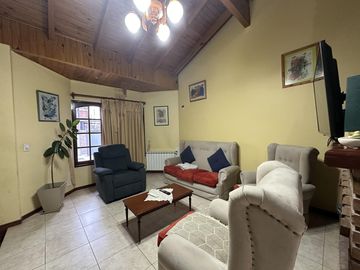 Casa en venta zona Santa Genoveva 4 dormitorios