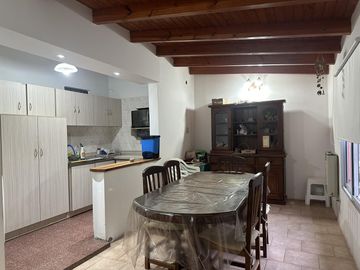 Casa en venta zona Santa Genoveva 4 dormitorios