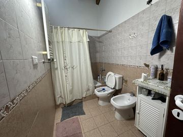 Casa en venta zona Santa Genoveva 4 dormitorios