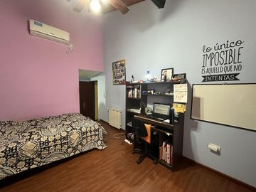 Casa en venta zona Santa Genoveva 4 dormitorios