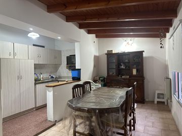 Casa en venta zona Santa Genoveva 4 dormitorios