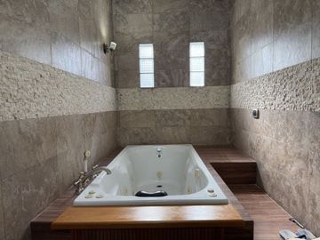 Venta Casa quinta en Del viso de 6 ambientes