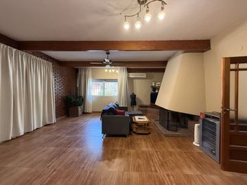 Venta Casa quinta en Del viso de 6 ambientes