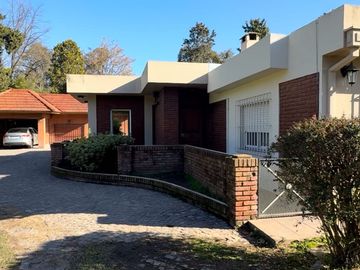 Venta Casa quinta en Del viso de 6 ambientes