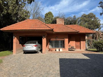 Venta Casa quinta en Del viso de 6 ambientes