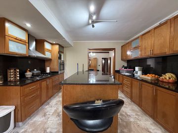 Venta Casa quinta en Del viso de 6 ambientes